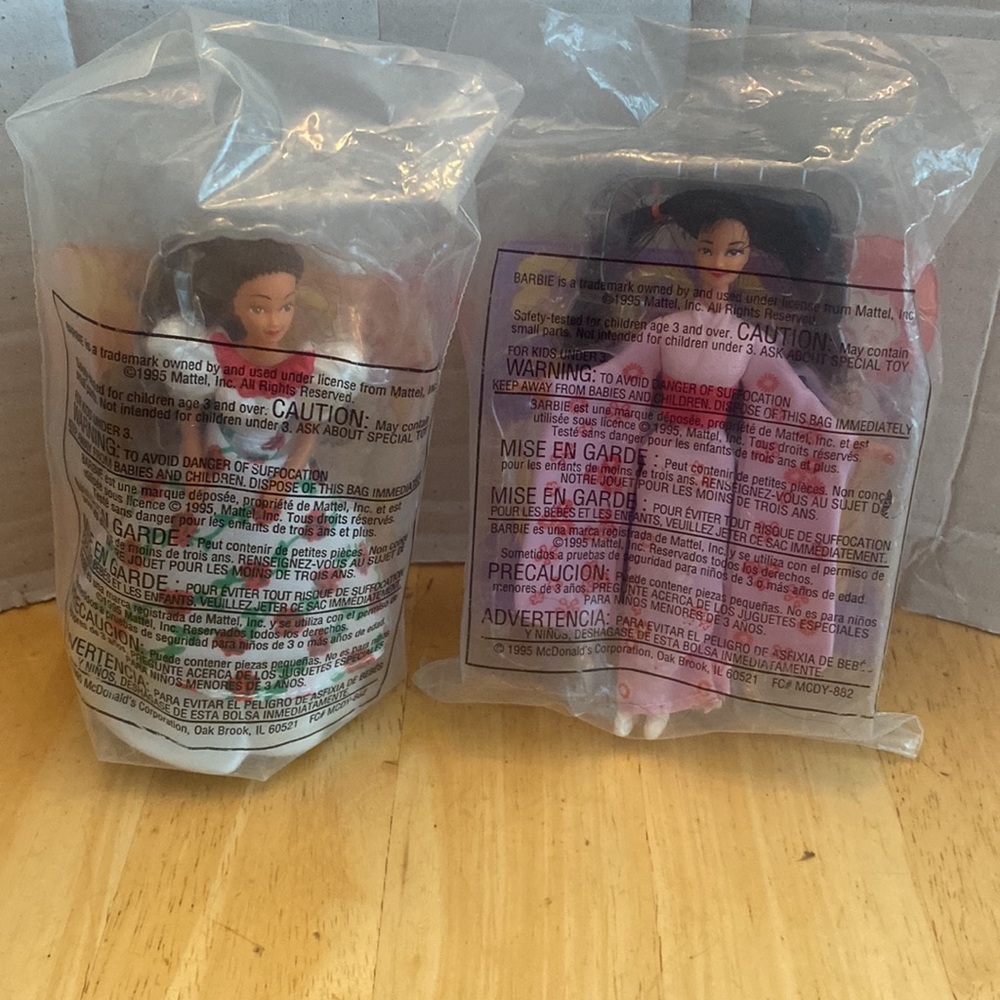 McDonalds set of 2 barbie toys. Mexican and Japanese Barbie. New in package.